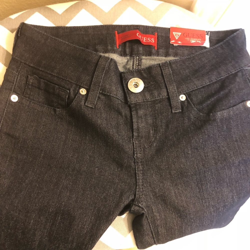 Brand new Guess-skinny blue jeans.